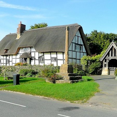 Inviting 3-Bedroom Lodge In Ashton Under Hill Evesham Bagian luar foto