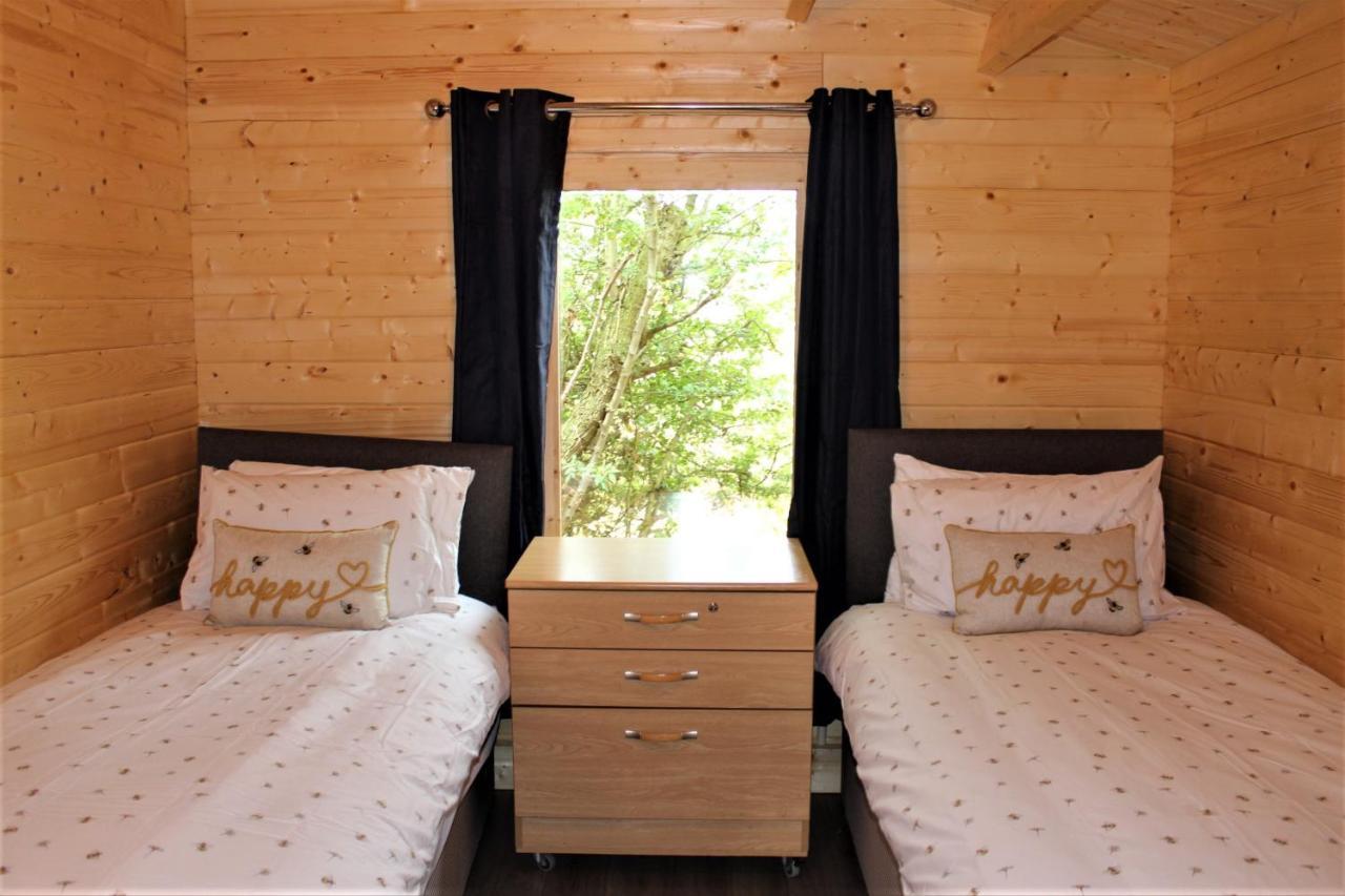 Inviting 3-Bedroom Lodge In Ashton Under Hill Evesham Bagian luar foto
