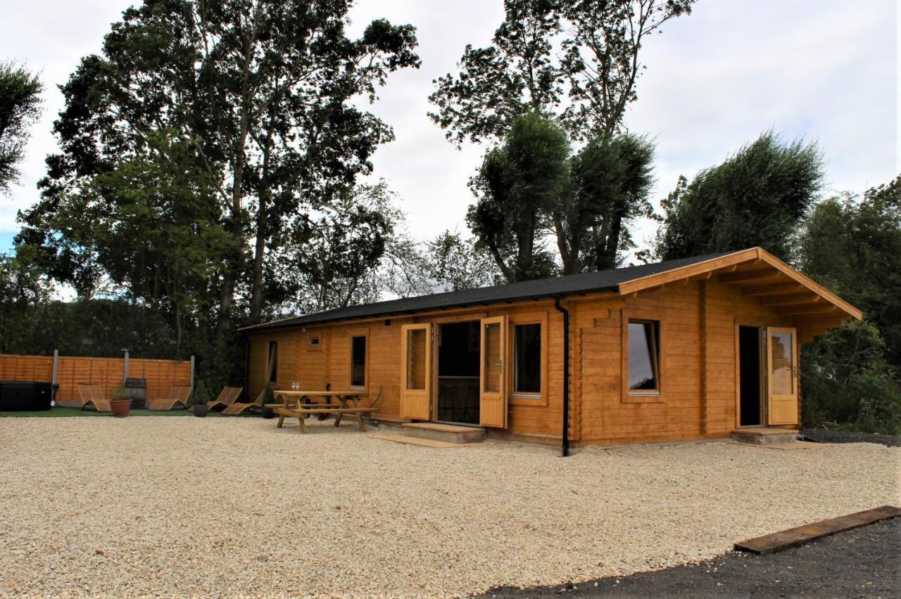 Inviting 3-Bedroom Lodge In Ashton Under Hill Evesham Bagian luar foto