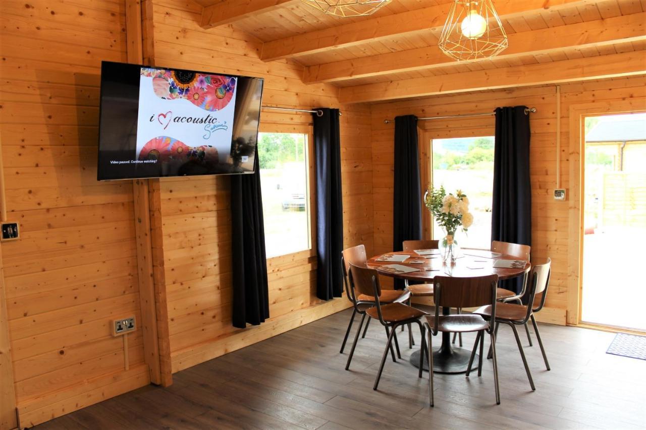 Inviting 3-Bedroom Lodge In Ashton Under Hill Evesham Bagian luar foto